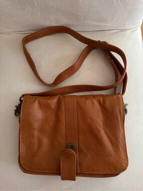 Wander Leather Crossbody Bag in Brown | The Notting Hill